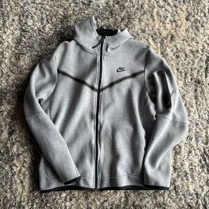 Grey Nike Tech Fleece